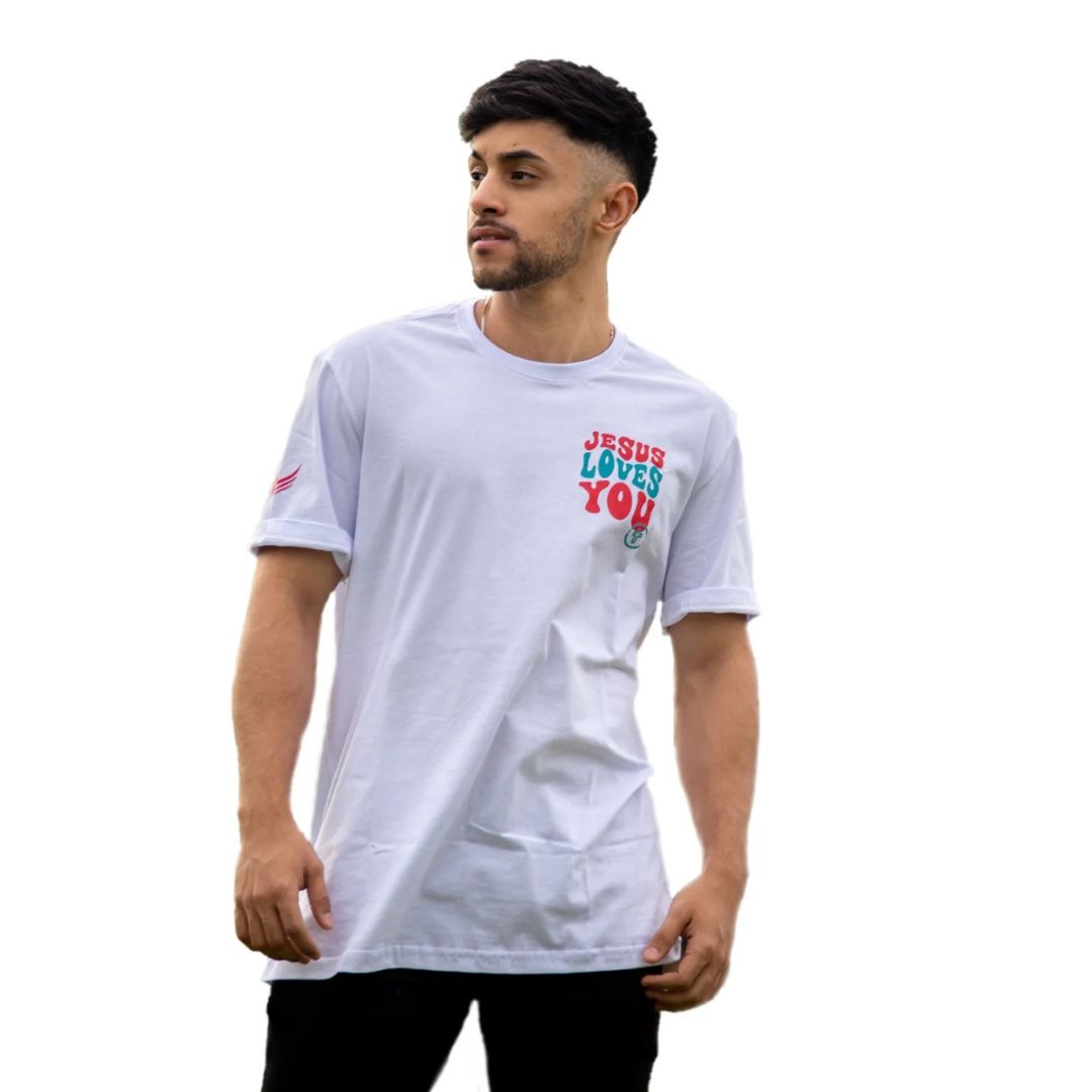 Camiseta Evangélica - Jesus Loves you